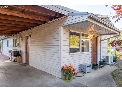 1265 N Henry Street Coquille OR 97423