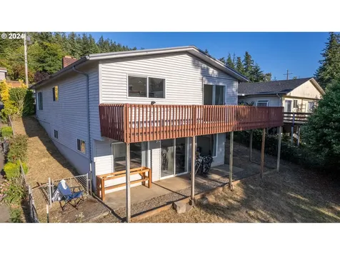1265 N Henry Street Coquille OR 97423