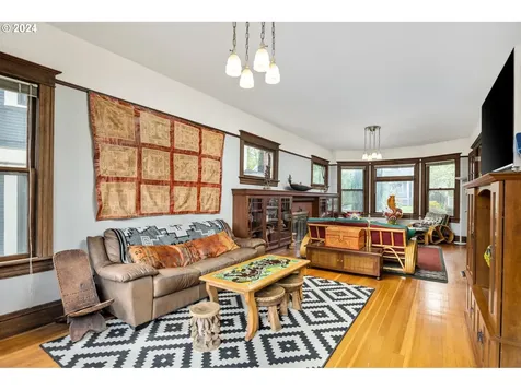 1424 SE Oak Street Portland OR 97214