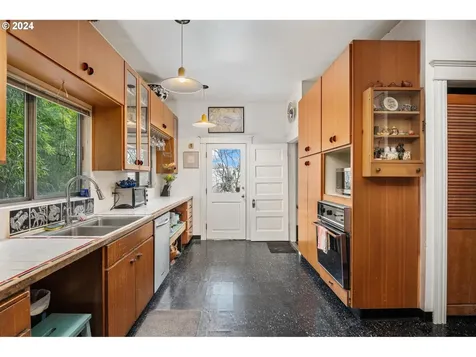 1424 SE Oak Street Portland OR 97214