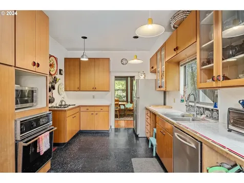 1424 SE Oak Street Portland OR 97214