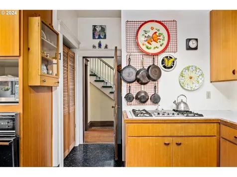1424 SE Oak Street Portland OR 97214