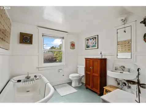 1424 SE Oak Street Portland OR 97214