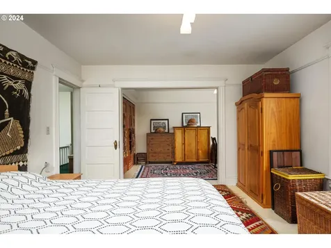 1424 SE Oak Street Portland OR 97214