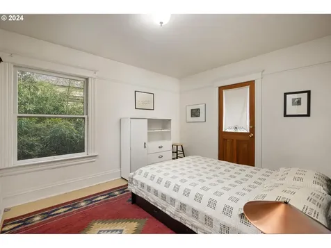 1424 SE Oak Street Portland OR 97214