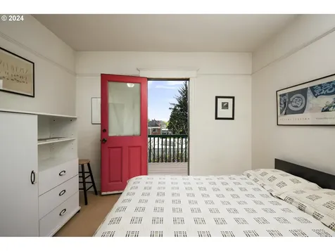 1424 SE Oak Street Portland OR 97214