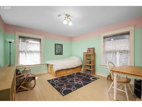 1424 SE Oak Street Portland OR 97214