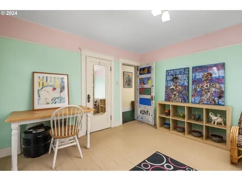 1424 SE Oak Street Portland OR 97214