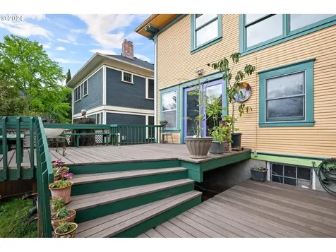1424 SE Oak Street Portland OR 97214