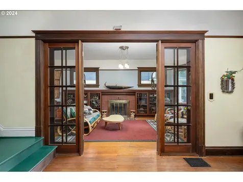 1424 SE Oak Street Portland OR 97214
