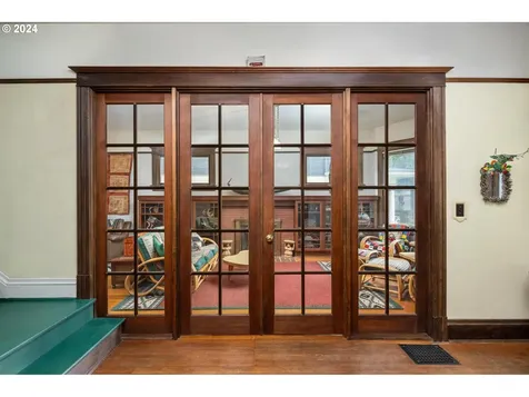 1424 SE Oak Street Portland OR 97214