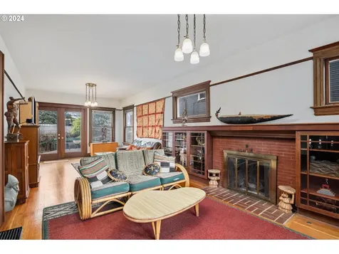 1424 SE Oak Street Portland OR 97214
