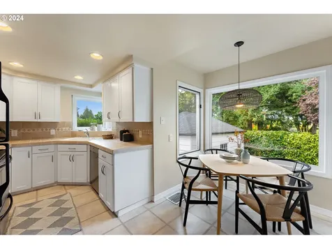8017 Sw 10th Avenue Portland OR 97219