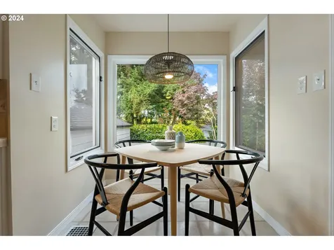 8017 Sw 10th Avenue Portland OR 97219