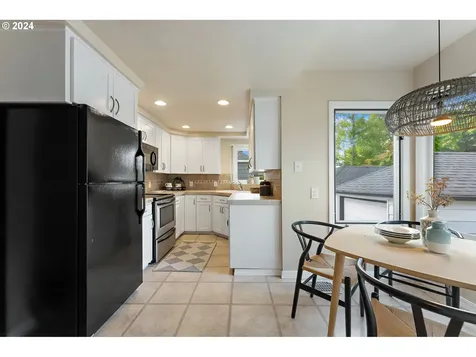 8017 Sw 10th Avenue Portland OR 97219