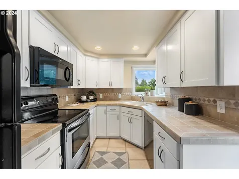 8017 Sw 10th Avenue Portland OR 97219