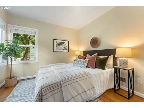 8017 Sw 10th Avenue Portland OR 97219