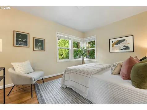 8017 Sw 10th Avenue Portland OR 97219