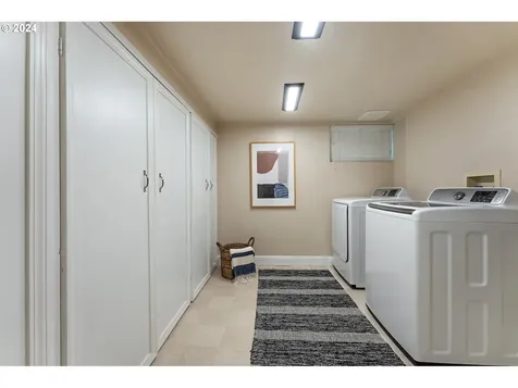 8017 Sw 10th Avenue Portland OR 97219