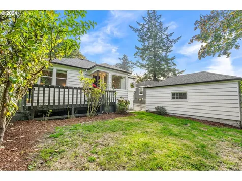 8017 Sw 10th Avenue Portland OR 97219
