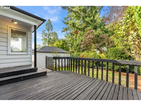 8017 Sw 10th Avenue Portland OR 97219
