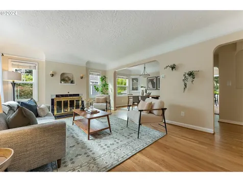 8017 Sw 10th Avenue Portland OR 97219