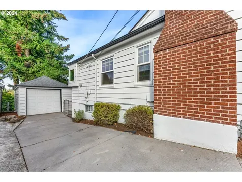 8017 Sw 10th Avenue Portland OR 97219