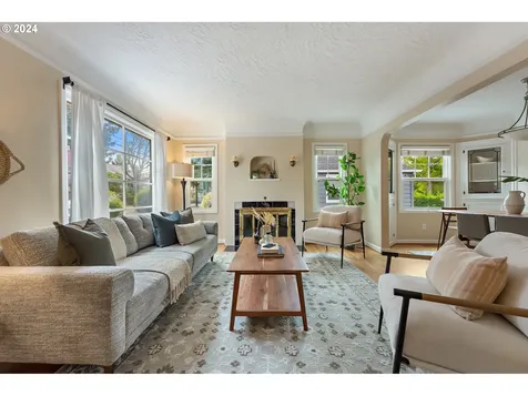 8017 Sw 10th Avenue Portland OR 97219