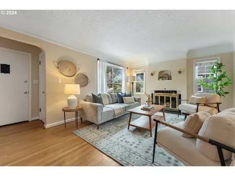 8017 Sw 10th Avenue Portland OR 97219