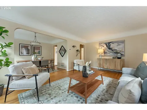 8017 Sw 10th Avenue Portland OR 97219