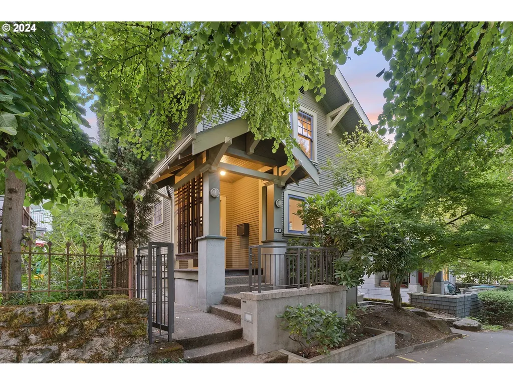 215 S Gibbs Street Portland OR 97239