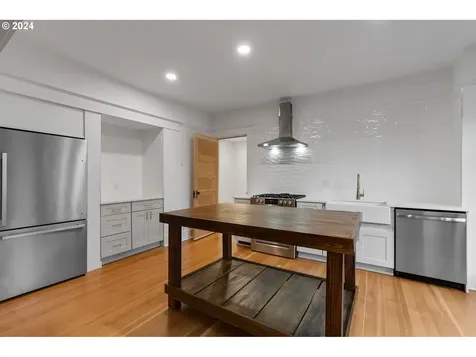 215 S Gibbs Street Portland OR 97239
