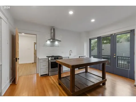 215 S Gibbs Street Portland OR 97239