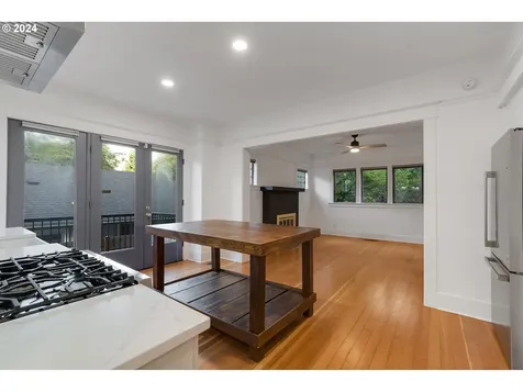 215 S Gibbs Street Portland OR 97239
