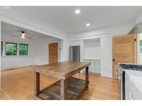 215 S Gibbs Street Portland OR 97239