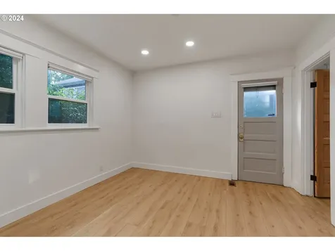 215 S Gibbs Street Portland OR 97239