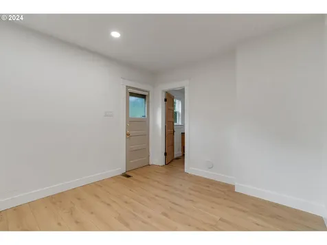 215 S Gibbs Street Portland OR 97239
