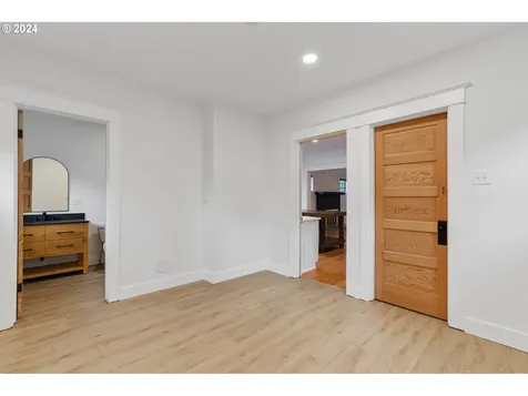 215 S Gibbs Street Portland OR 97239