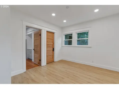 215 S Gibbs Street Portland OR 97239