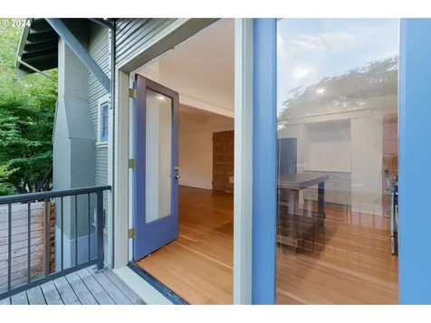 215 S Gibbs Street Portland OR 97239