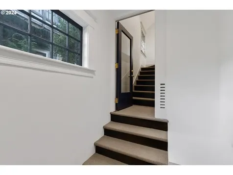 215 S Gibbs Street Portland OR 97239