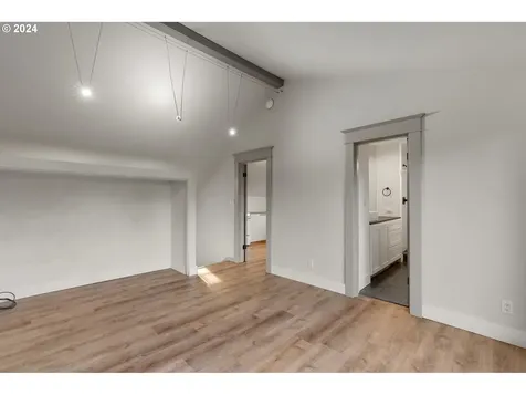 215 S Gibbs Street Portland OR 97239
