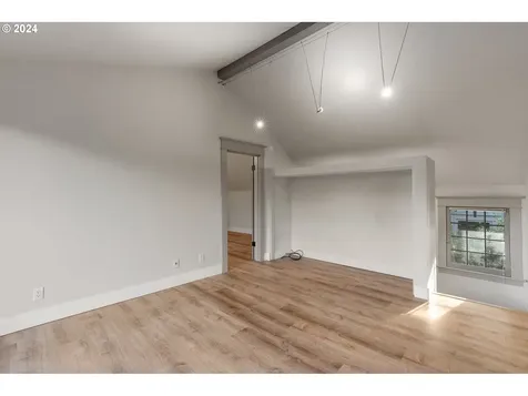 215 S Gibbs Street Portland OR 97239