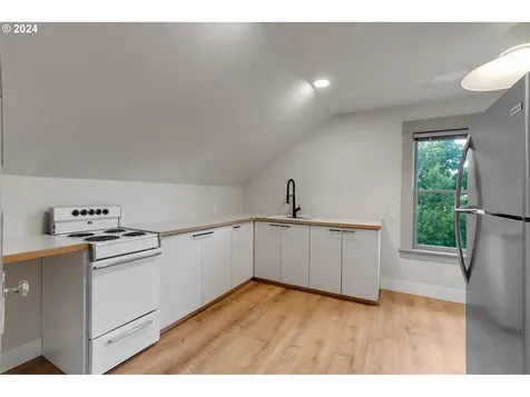 215 S Gibbs Street Portland OR 97239