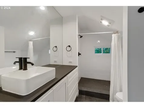 215 S Gibbs Street Portland OR 97239