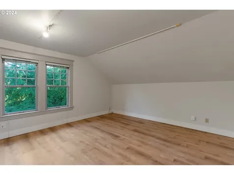 215 S Gibbs Street Portland OR 97239
