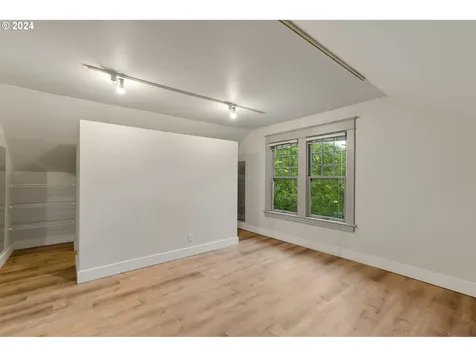 215 S Gibbs Street Portland OR 97239