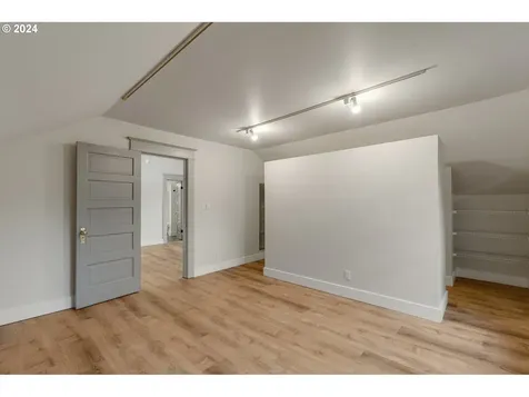 215 S Gibbs Street Portland OR 97239