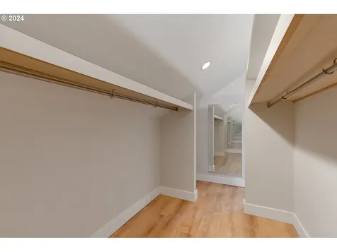 215 S Gibbs Street Portland OR 97239