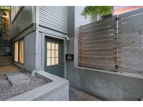 215 S Gibbs Street Portland OR 97239